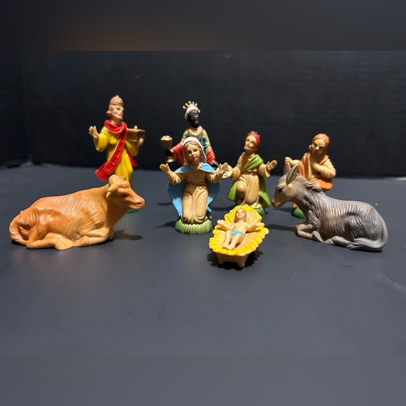 Vtg Nativity Creche Figurines - Hard Plastic - Set of 8-Pieces￼ - Picture 1 of 4